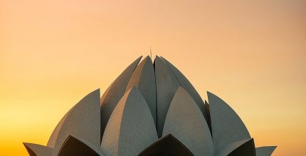 Lotus Temple: Keindahan Arsitektur Modern dengan Bentuk Teratai yang Ikonik